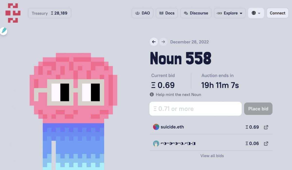 Une vente aux enchères NFT de noms avec un avatar pixel art rose et bleu