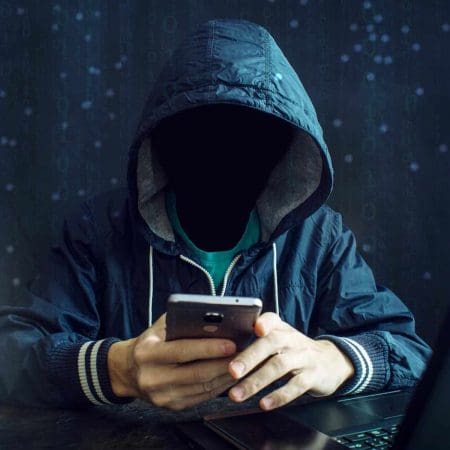 Le pirate informatique britannique qui a piraté le compte Twitter d&rsquo;Obama doit rembourser 5,4 millions de dollars en Bitcoin
