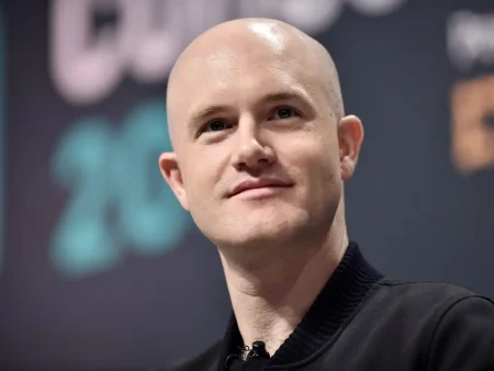 Le PDG de Coinbase appelle à huit améliorations du système financier