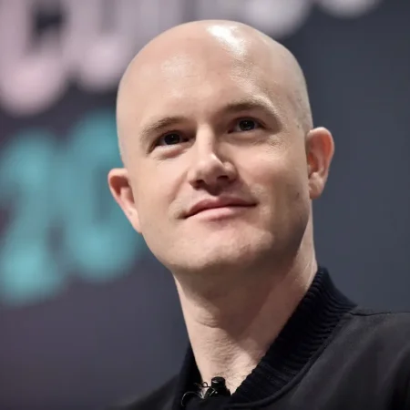Le PDG de Coinbase appelle à huit améliorations du système financier